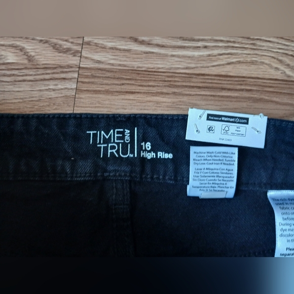 Time and Tru Women's High-Rise Black Jeans - Picture 2 of 8
